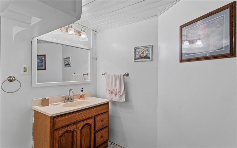 701 Cowan Ave, Jeannette, 15644, 4 Bedrooms Bedrooms, 10 Rooms Rooms,1.1 BathroomsBathrooms,Residential,For Sale,Cowan Ave,1689525