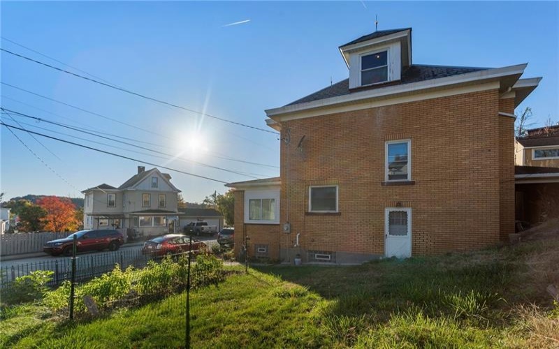 701 Cowan Ave, Jeannette, 15644, 4 Bedrooms Bedrooms, 10 Rooms Rooms,1.1 BathroomsBathrooms,Residential,For Sale,Cowan Ave,1689525