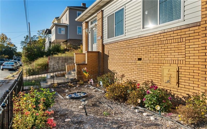 701 Cowan Ave, Jeannette, 15644, 4 Bedrooms Bedrooms, 10 Rooms Rooms,1.1 BathroomsBathrooms,Residential,For Sale,Cowan Ave,1689525