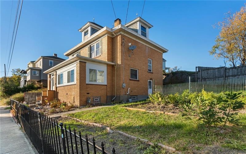 701 Cowan Ave, Jeannette, 15644, 4 Bedrooms Bedrooms, 10 Rooms Rooms,1.1 BathroomsBathrooms,Residential,For Sale,Cowan Ave,1689525