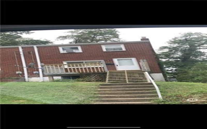 305 Charles Terrace, Jeannette, 15644, ,Multi-unit,For Sale,Charles Terrace,1689587