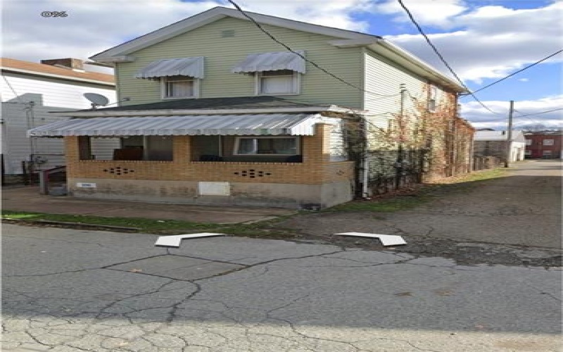 305 Charles Terrace, Jeannette, 15644, ,Multi-unit,For Sale,Charles Terrace,1689587