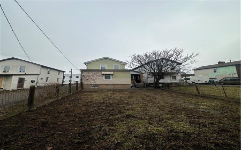 305 Charles Terrace, Jeannette, 15644, ,Multi-unit,For Sale,Charles Terrace,1689587