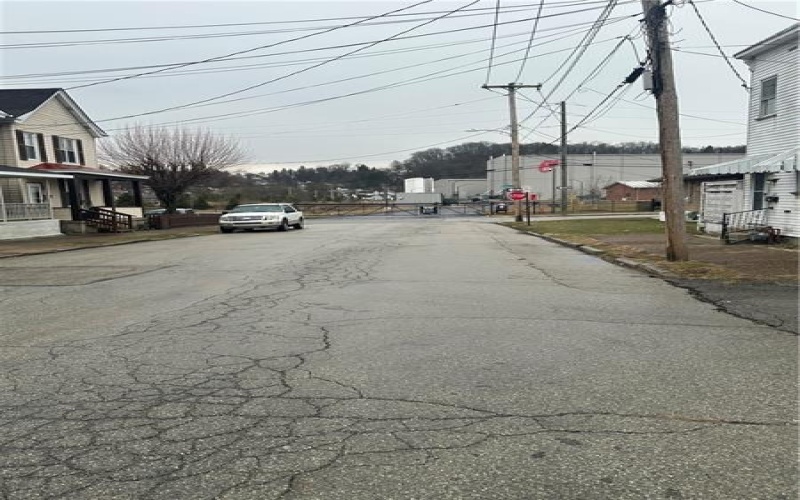 305 Charles Terrace, Jeannette, 15644, ,Multi-unit,For Sale,Charles Terrace,1689587