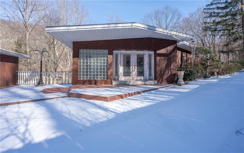 3340 Lincoln Hwy, Latrobe, 15650, 4 Bedrooms Bedrooms, ,2.1 BathroomsBathrooms,Residential,For Sale,Lincoln Hwy,1689565
