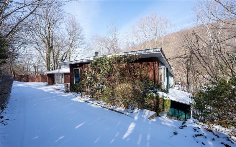 3340 Lincoln Hwy, Latrobe, 15650, 4 Bedrooms Bedrooms, ,2.1 BathroomsBathrooms,Residential,For Sale,Lincoln Hwy,1689565