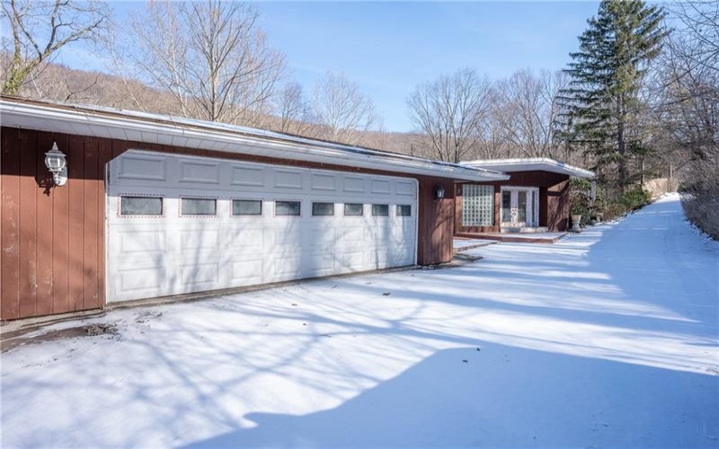 3340 Lincoln Hwy, Latrobe, 15650, 4 Bedrooms Bedrooms, ,2.1 BathroomsBathrooms,Residential,For Sale,Lincoln Hwy,1689565