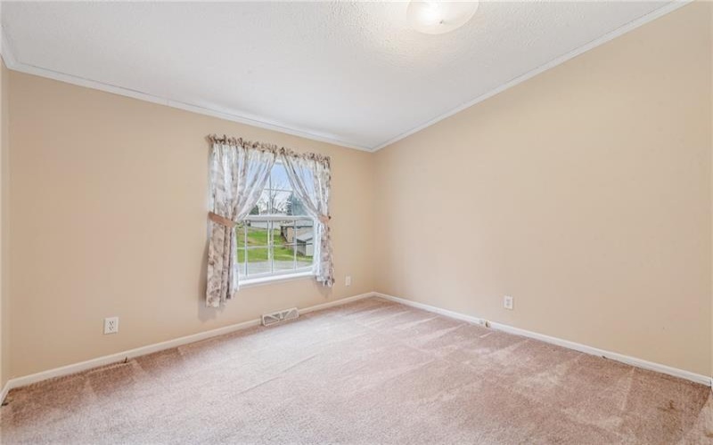 215 THOMPSON, IRWIN, 15642, 3 Bedrooms Bedrooms, 8 Rooms Rooms,2 BathroomsBathrooms,Residential,For Sale,THOMPSON,1689870