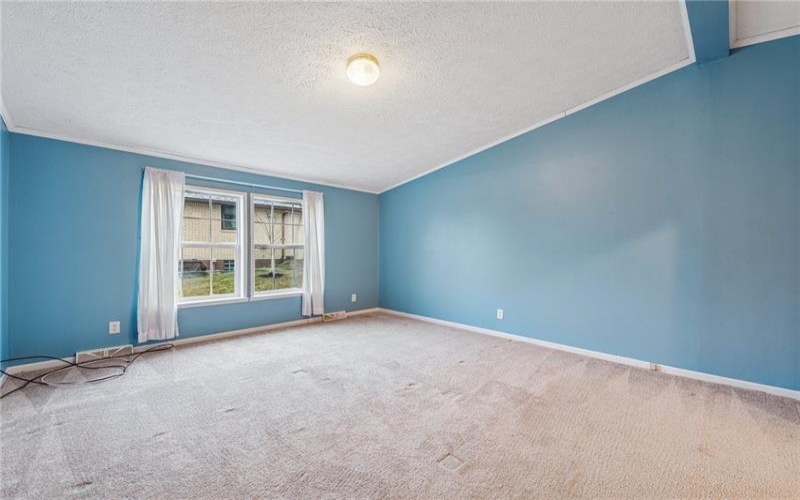 215 THOMPSON, IRWIN, 15642, 3 Bedrooms Bedrooms, 8 Rooms Rooms,2 BathroomsBathrooms,Residential,For Sale,THOMPSON,1689870