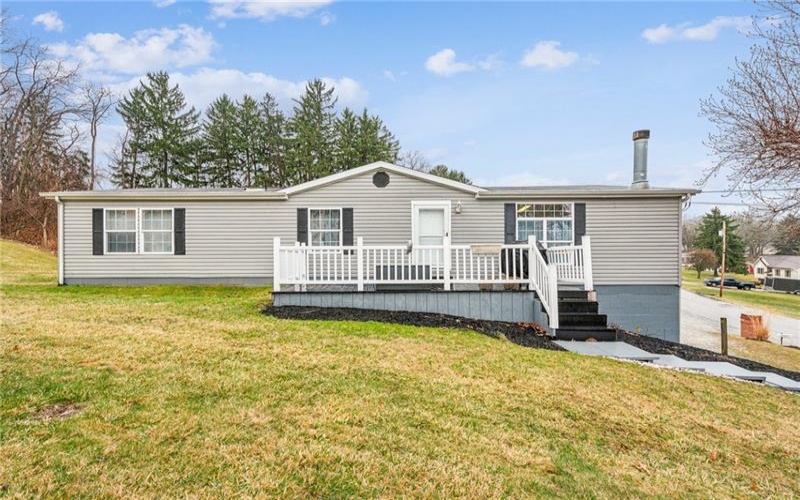 215 THOMPSON, IRWIN, 15642, 3 Bedrooms Bedrooms, 8 Rooms Rooms,2 BathroomsBathrooms,Residential,For Sale,THOMPSON,1689870