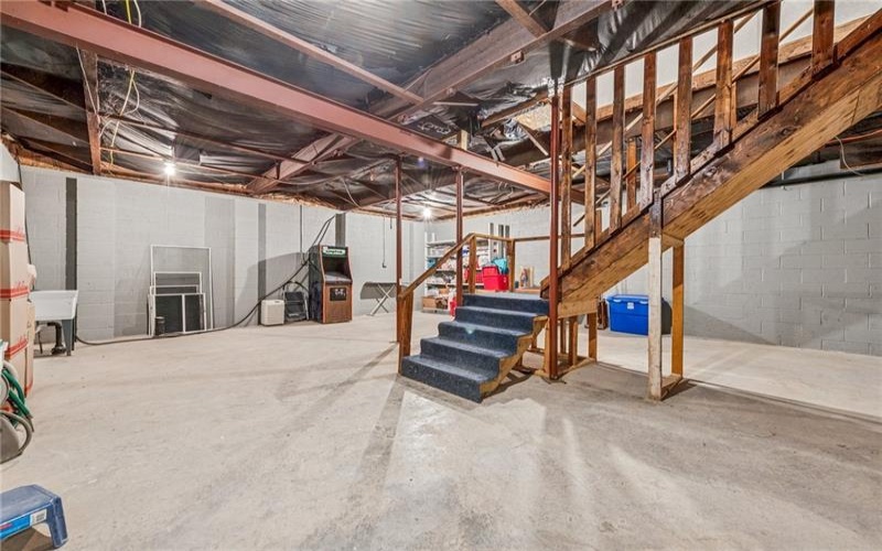 215 THOMPSON, IRWIN, 15642, 3 Bedrooms Bedrooms, 8 Rooms Rooms,2 BathroomsBathrooms,Residential,For Sale,THOMPSON,1689870