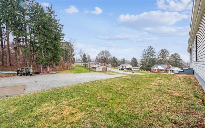 215 THOMPSON, IRWIN, 15642, 3 Bedrooms Bedrooms, 8 Rooms Rooms,2 BathroomsBathrooms,Residential,For Sale,THOMPSON,1689870