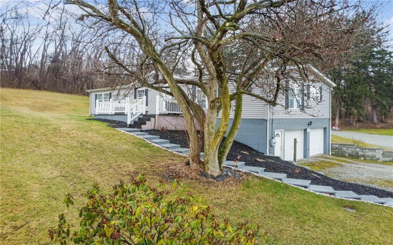 215 THOMPSON, IRWIN, 15642, 3 Bedrooms Bedrooms, 8 Rooms Rooms,2 BathroomsBathrooms,Residential,For Sale,THOMPSON,1689870