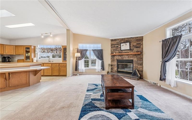 215 THOMPSON, IRWIN, 15642, 3 Bedrooms Bedrooms, 8 Rooms Rooms,2 BathroomsBathrooms,Residential,For Sale,THOMPSON,1689870
