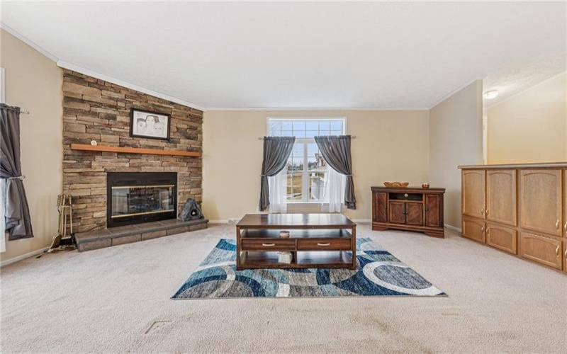 215 THOMPSON, IRWIN, 15642, 3 Bedrooms Bedrooms, 8 Rooms Rooms,2 BathroomsBathrooms,Residential,For Sale,THOMPSON,1689870