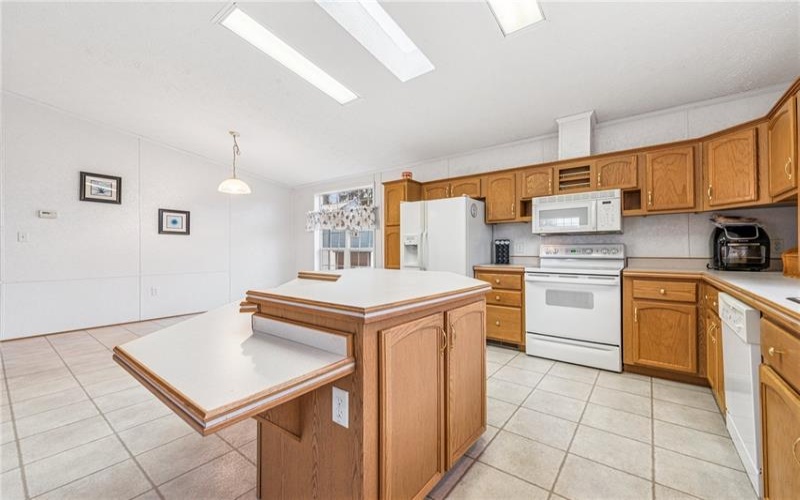 215 THOMPSON, IRWIN, 15642, 3 Bedrooms Bedrooms, 8 Rooms Rooms,2 BathroomsBathrooms,Residential,For Sale,THOMPSON,1689870