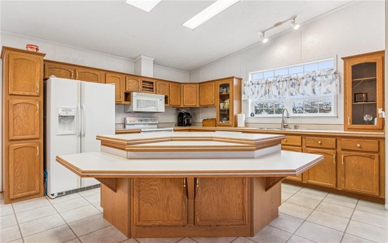 215 THOMPSON, IRWIN, 15642, 3 Bedrooms Bedrooms, 8 Rooms Rooms,2 BathroomsBathrooms,Residential,For Sale,THOMPSON,1689870
