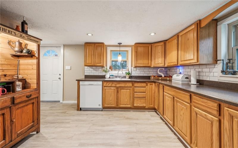 139 Willow Rd., Apollo, 15613, 2 Bedrooms Bedrooms, 6 Rooms Rooms,2.1 BathroomsBathrooms,Residential,For Sale,Willow Rd.,1679659
