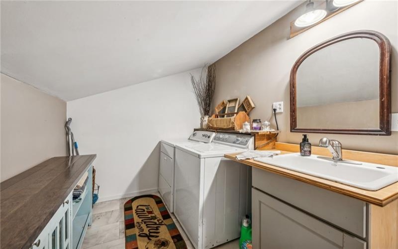 139 Willow Rd., Apollo, 15613, 2 Bedrooms Bedrooms, 6 Rooms Rooms,2.1 BathroomsBathrooms,Residential,For Sale,Willow Rd.,1679659