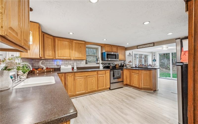 139 Willow Rd., Apollo, 15613, 2 Bedrooms Bedrooms, 6 Rooms Rooms,2.1 BathroomsBathrooms,Residential,For Sale,Willow Rd.,1679659