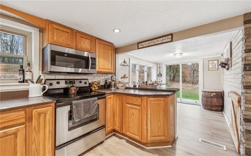 139 Willow Rd., Apollo, 15613, 2 Bedrooms Bedrooms, 6 Rooms Rooms,2.1 BathroomsBathrooms,Residential,For Sale,Willow Rd.,1679659