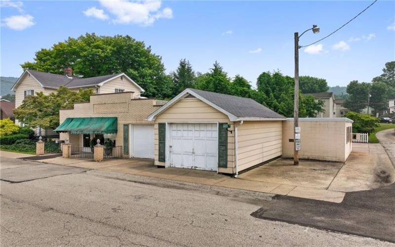 305-307 Sixth St, West Newton, 15089, ,Commercial-industrial-business,For Sale,Sixth St,1690008
