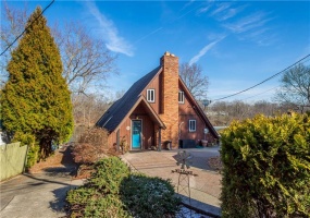 300 Lakeside Drive North, Canonsburg, 15317, 4 Bedrooms Bedrooms, 9 Rooms Rooms,3 BathroomsBathrooms,Residential,For Sale,Lakeside Drive North,1683572