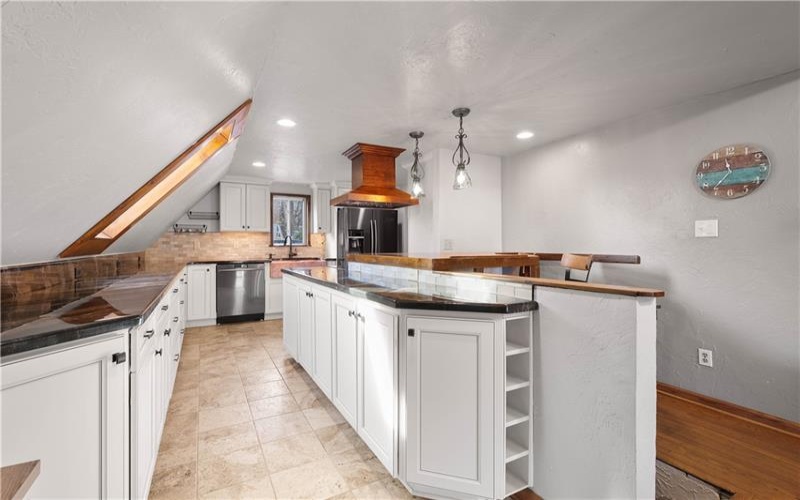 300 Lakeside Drive North, Canonsburg, 15317, 4 Bedrooms Bedrooms, 9 Rooms Rooms,3 BathroomsBathrooms,Residential,For Sale,Lakeside Drive North,1683572