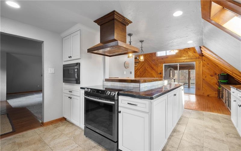 300 Lakeside Drive North, Canonsburg, 15317, 4 Bedrooms Bedrooms, 9 Rooms Rooms,3 BathroomsBathrooms,Residential,For Sale,Lakeside Drive North,1683572