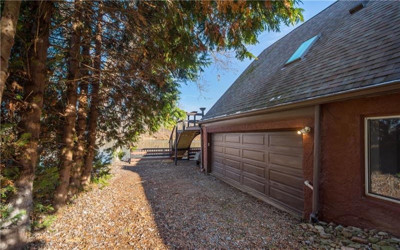 300 Lakeside Drive North, Canonsburg, 15317, 4 Bedrooms Bedrooms, 9 Rooms Rooms,3 BathroomsBathrooms,Residential,For Sale,Lakeside Drive North,1683572