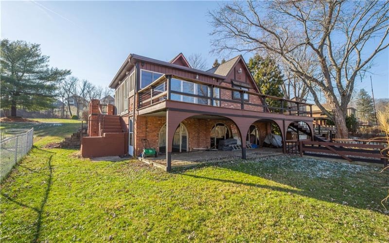 300 Lakeside Drive North, Canonsburg, 15317, 4 Bedrooms Bedrooms, 9 Rooms Rooms,3 BathroomsBathrooms,Residential,For Sale,Lakeside Drive North,1683572