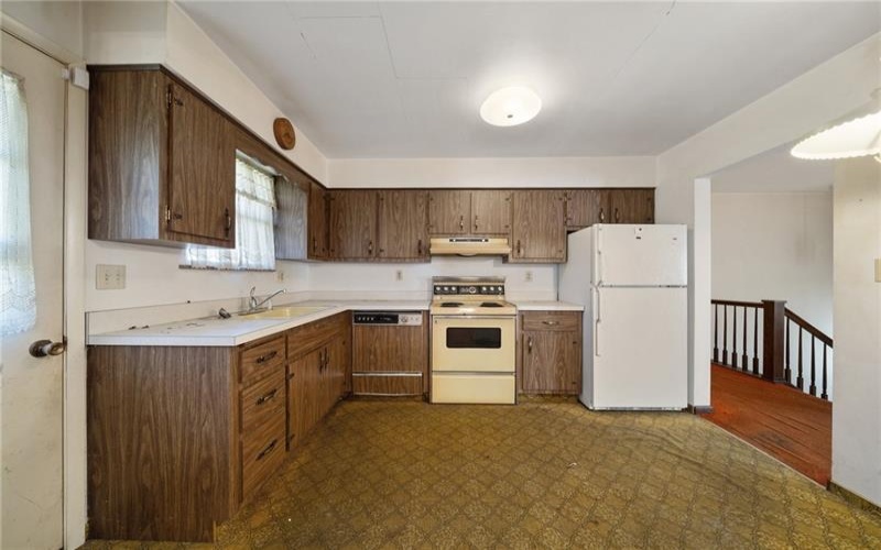 26 PETRAK STREET, Charleroi, 15022, 3 Bedrooms Bedrooms, 9 Rooms Rooms,2.1 BathroomsBathrooms,Residential,For Sale,PETRAK STREET,1678054
