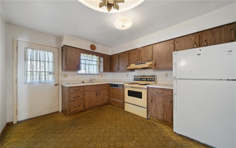 26 PETRAK STREET, Charleroi, 15022, 3 Bedrooms Bedrooms, 9 Rooms Rooms,2.1 BathroomsBathrooms,Residential,For Sale,PETRAK STREET,1678054