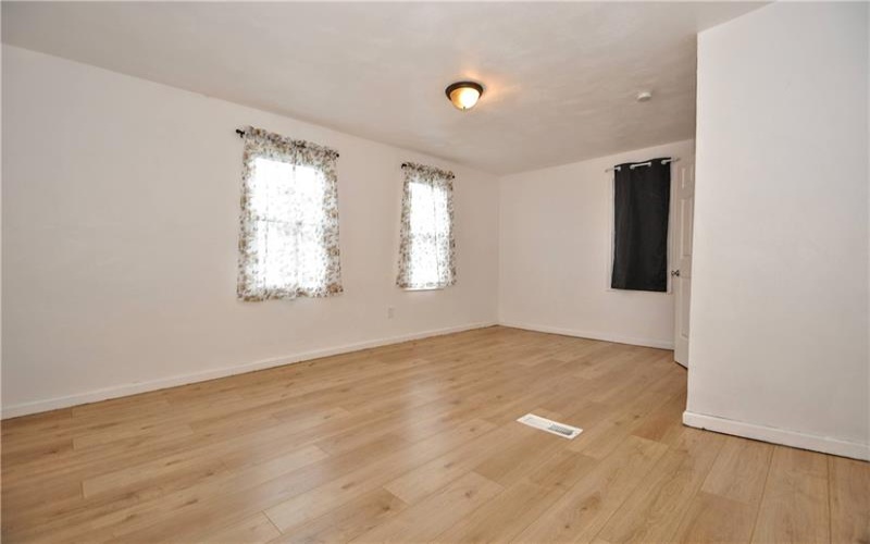 120 Lowell St, Vandergrift, 15690, 2 Bedrooms Bedrooms, ,1 BathroomBathrooms,Residential,For Sale,Lowell St,1690204