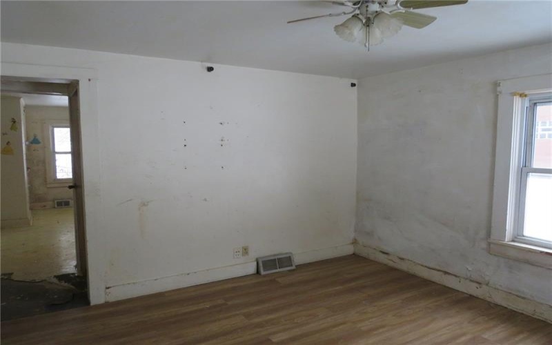8 Ziskind Rd, Fredericktown, 15333, ,Multi-unit,For Sale,Ziskind Rd,1690404