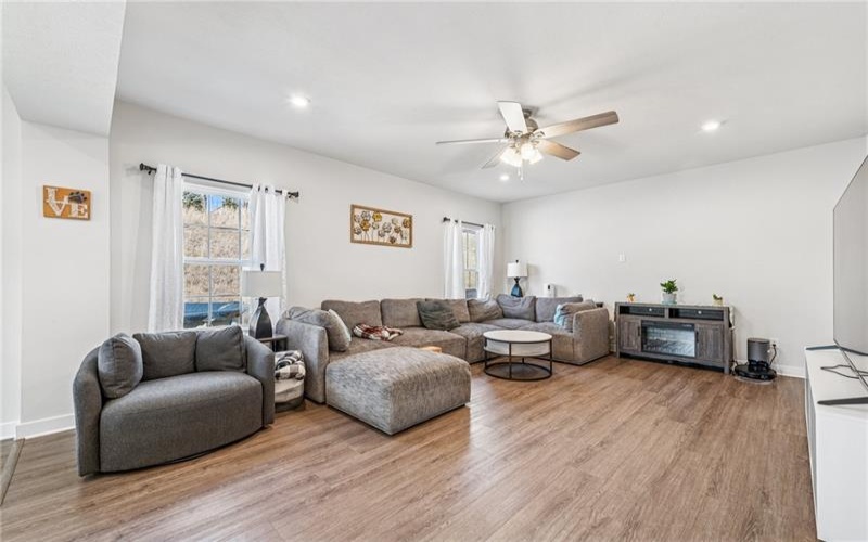 334 Crossing Dr, Eighty Four, 15330, 4 Bedrooms Bedrooms, 8 Rooms Rooms,3.1 BathroomsBathrooms,Residential,For Sale,Crossing Dr,1690227