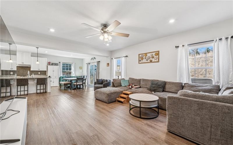334 Crossing Dr, Eighty Four, 15330, 4 Bedrooms Bedrooms, 8 Rooms Rooms,3.1 BathroomsBathrooms,Residential,For Sale,Crossing Dr,1690227