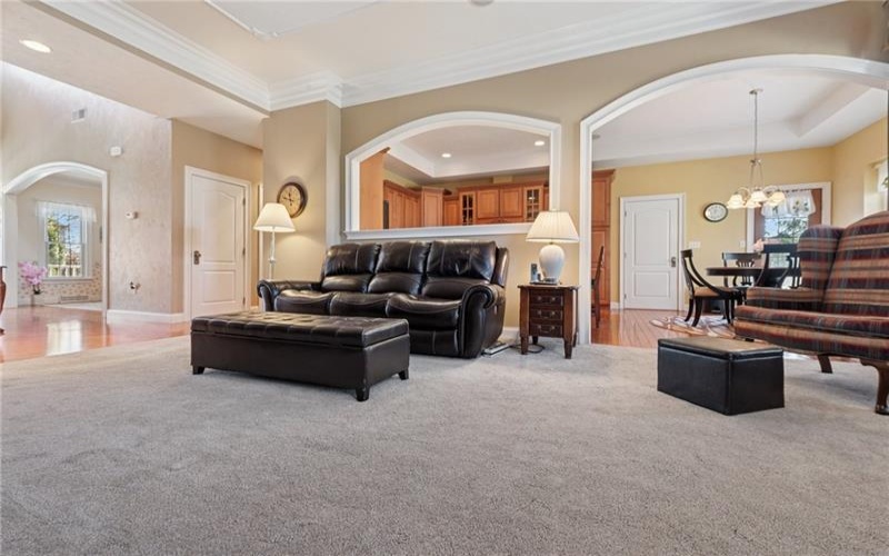 1012 Country Club Dr, Jeannette, 15644, 4 Bedrooms Bedrooms, 13 Rooms Rooms,3.1 BathroomsBathrooms,Residential,For Sale,Country Club Dr,1690399