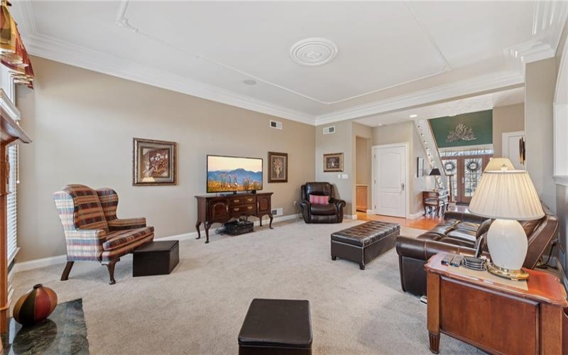 1012 Country Club Dr, Jeannette, 15644, 4 Bedrooms Bedrooms, 13 Rooms Rooms,3.1 BathroomsBathrooms,Residential,For Sale,Country Club Dr,1690399