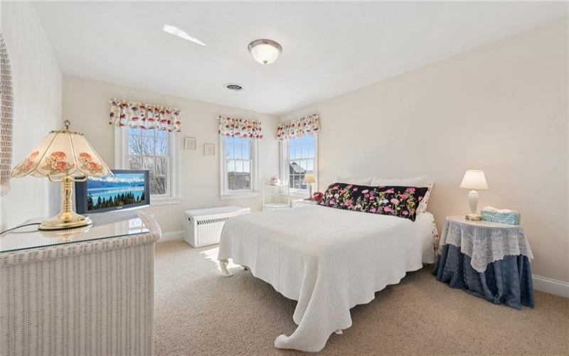 1012 Country Club Dr, Jeannette, 15644, 4 Bedrooms Bedrooms, 13 Rooms Rooms,3.1 BathroomsBathrooms,Residential,For Sale,Country Club Dr,1690399