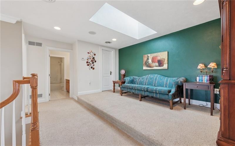 1012 Country Club Dr, Jeannette, 15644, 4 Bedrooms Bedrooms, 13 Rooms Rooms,3.1 BathroomsBathrooms,Residential,For Sale,Country Club Dr,1690399