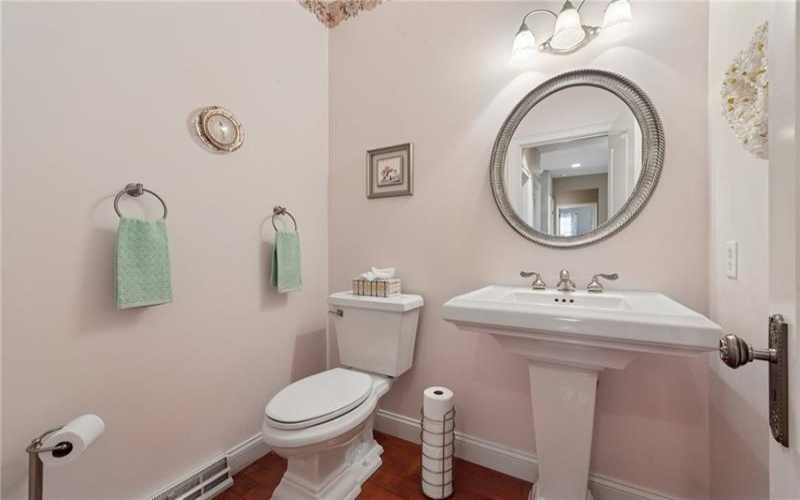 1012 Country Club Dr, Jeannette, 15644, 4 Bedrooms Bedrooms, 13 Rooms Rooms,3.1 BathroomsBathrooms,Residential,For Sale,Country Club Dr,1690399