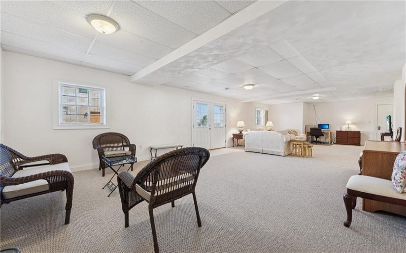 1012 Country Club Dr, Jeannette, 15644, 4 Bedrooms Bedrooms, 13 Rooms Rooms,3.1 BathroomsBathrooms,Residential,For Sale,Country Club Dr,1690399