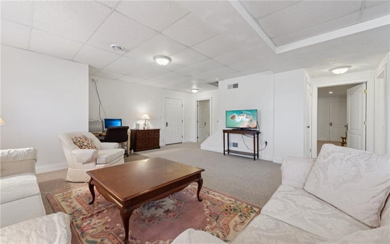 1012 Country Club Dr, Jeannette, 15644, 4 Bedrooms Bedrooms, 13 Rooms Rooms,3.1 BathroomsBathrooms,Residential,For Sale,Country Club Dr,1690399