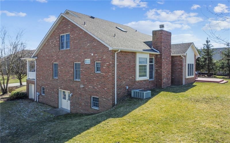 1012 Country Club Dr, Jeannette, 15644, 4 Bedrooms Bedrooms, 13 Rooms Rooms,3.1 BathroomsBathrooms,Residential,For Sale,Country Club Dr,1690399