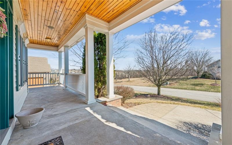 1012 Country Club Dr, Jeannette, 15644, 4 Bedrooms Bedrooms, 13 Rooms Rooms,3.1 BathroomsBathrooms,Residential,For Sale,Country Club Dr,1690399