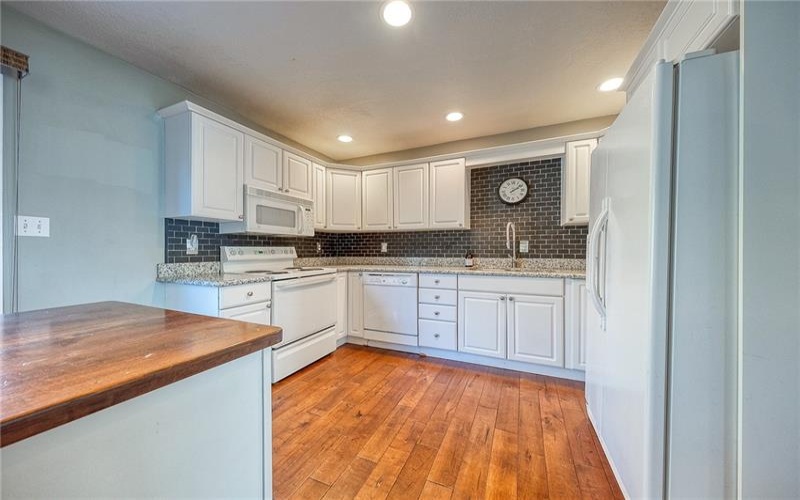 127 Fairway Landings Dr, Canonsburg, 15317, 2 Bedrooms Bedrooms, 8 Rooms Rooms,2.2 BathroomsBathrooms,Residential,For Sale,Fairway Landings Dr,1690495