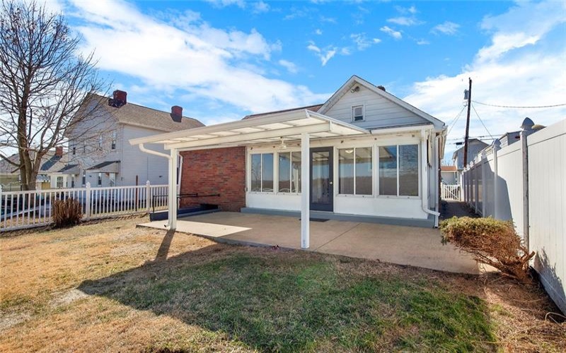 212 Oakland Ave, Charleroi, 15022, 2 Bedrooms Bedrooms, ,2 BathroomsBathrooms,Residential,For Sale,Oakland Ave,1690507