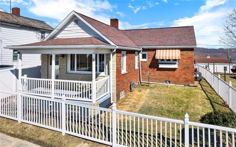 212 Oakland Ave, Charleroi, 15022, 2 Bedrooms Bedrooms, ,2 BathroomsBathrooms,Residential,For Sale,Oakland Ave,1690507