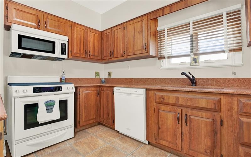 212 Oakland Ave, Charleroi, 15022, 2 Bedrooms Bedrooms, ,2 BathroomsBathrooms,Residential,For Sale,Oakland Ave,1690507